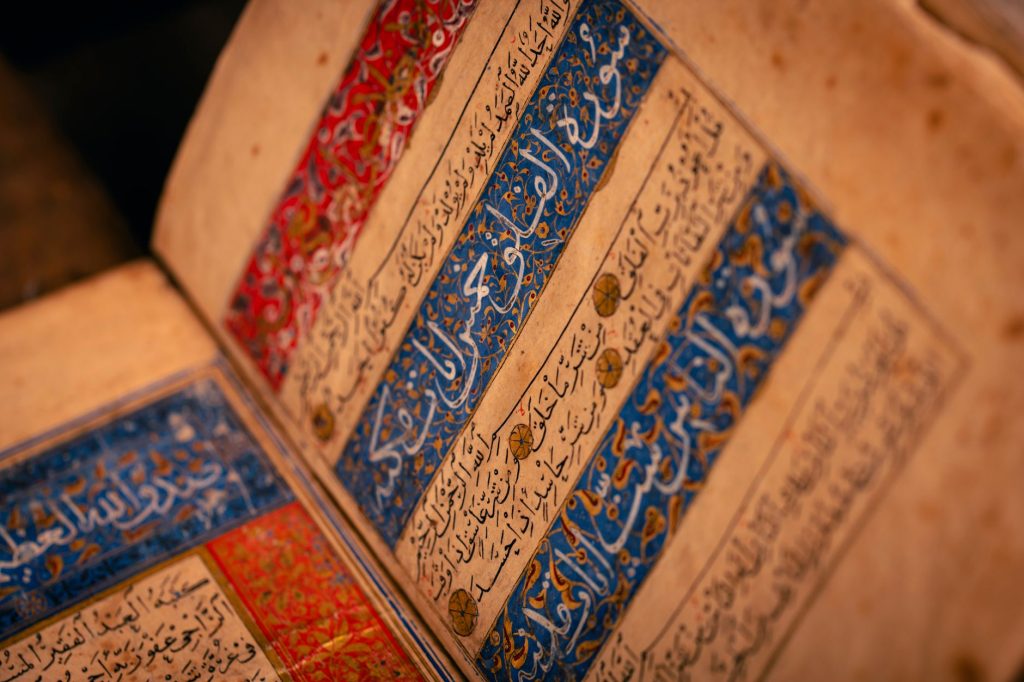 Manuscrit enluminé médiéval évoquant les livres d'heures où étaient représentés les articles du Credo