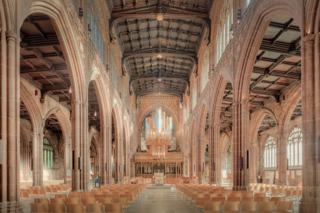 Nef gothique de cathedrale, elevation et voutes