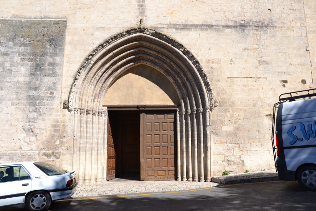 Nef de la concathédrale Notre-Dame du Bourguet à Forcalquier, où la tradition situe les reliques de saint Marius abbé de Bodon