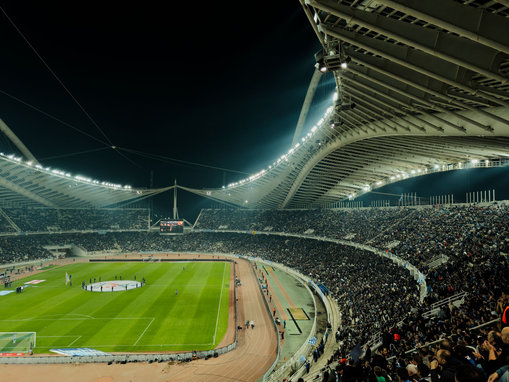 Stade de football en soirée