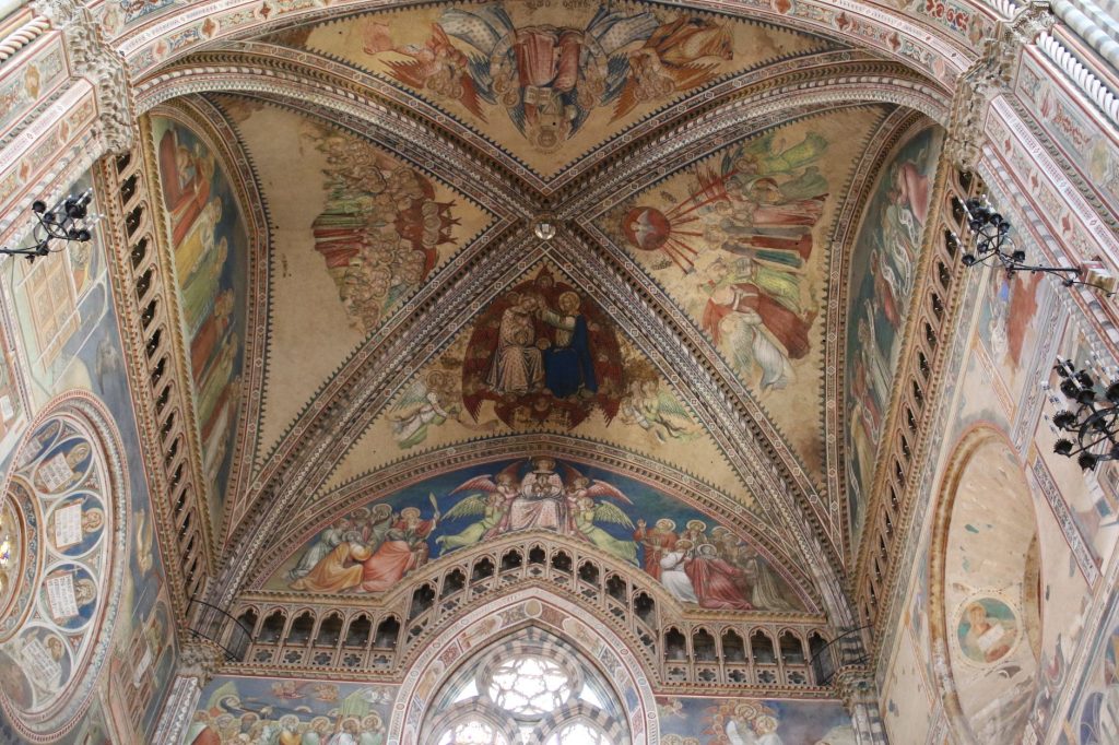 Fresques d'une voûte d'église italienne représentant des scènes bibliques