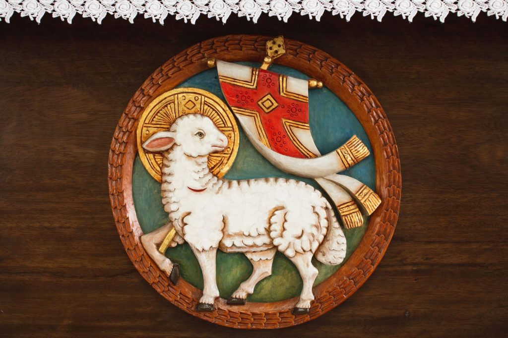 Agnus Dei : l'agneau à l'étendard, emblème du Christ pascal