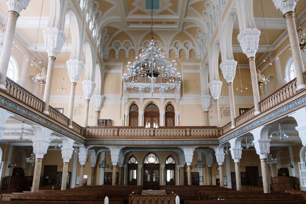 Interieur de synagogue architecture ornee