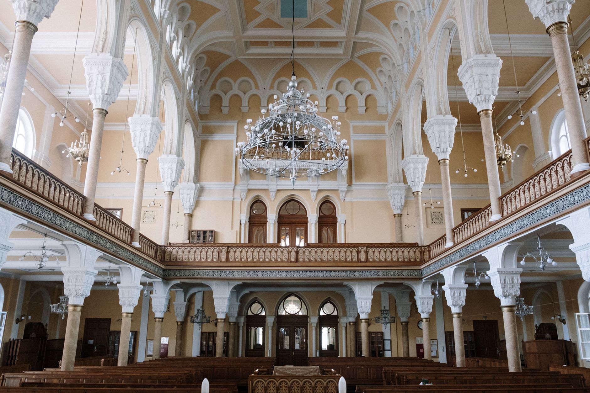 Interieur de synagogue architecture ornee
