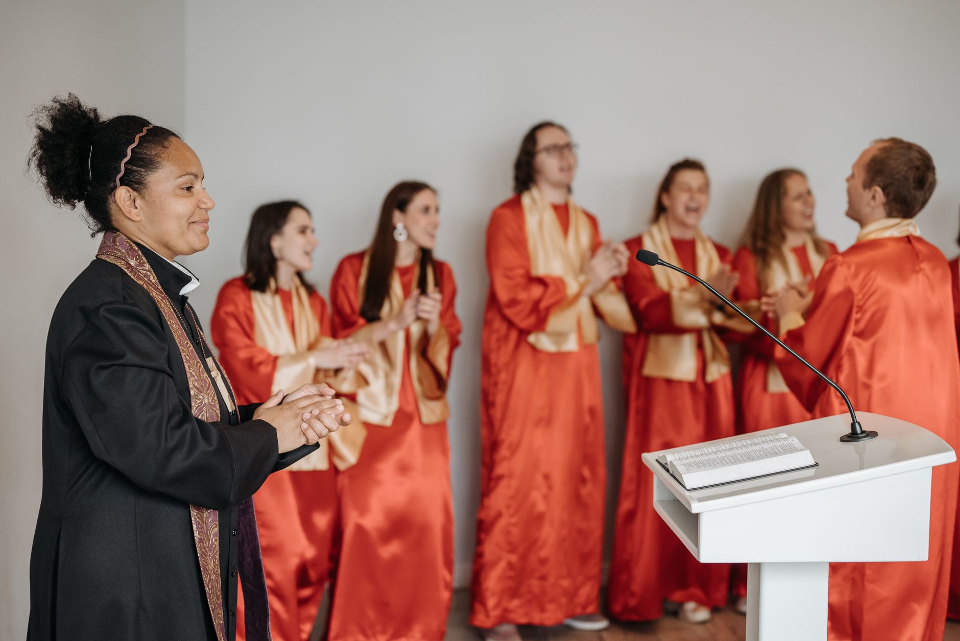 Choœur chantant en église